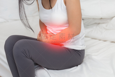 胃疼,青年人,女人,多囊性卵巢综合症,腹腔,腹部,胃,痛苦,床,水平画幅
