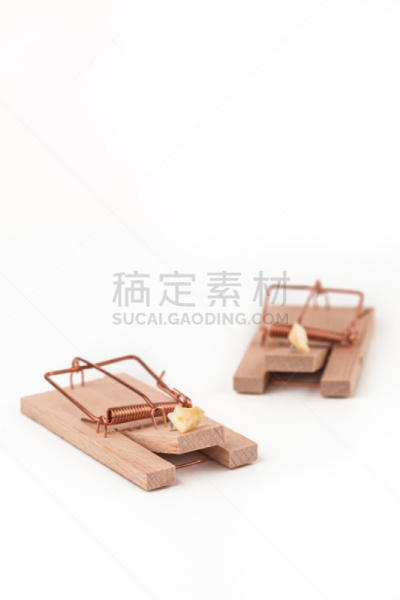 捕鼠器,奶酪,两个物体,垂直画幅,正面视角,留白,白色背景,鼠,陷阱,金属丝