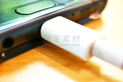 英文字母c,usb线,个人随身用品,电缆,正面视角,笔记本电脑,新的,电插头,接线板,水平画幅