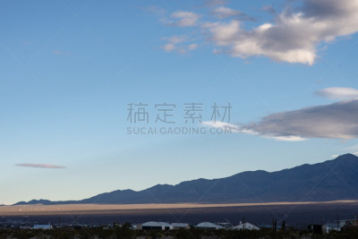 云,莫哈韦沙漠,山脉,天空,山谷,建筑结构,气候,城镇,风景,环境