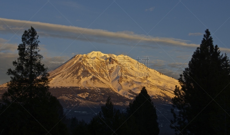 夏士塔山,桨叉架船,沙斯塔山国家森林公园,5号州际公路,水平画幅,无人,户外,高山辉,野生植物,加利福尼亚