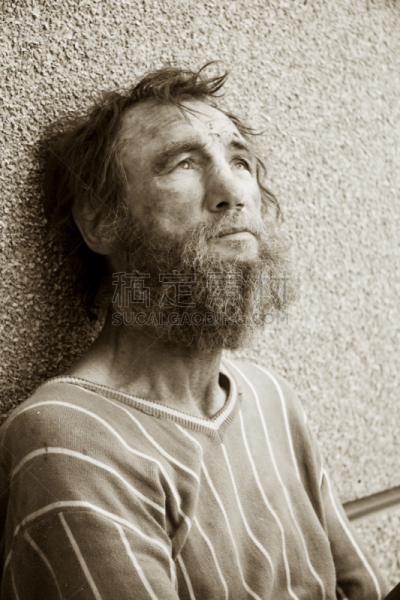 沮丧,流浪汉,垂直画幅,络腮胡子,悲痛,绝望,男性,仅男人