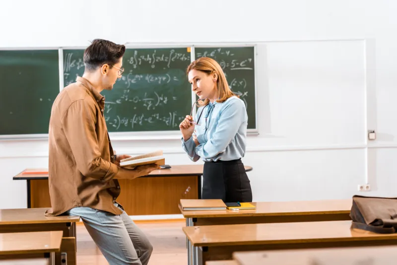 拿着 书 教师 学生 教室 男性 女性 专业人员 正装 讲师图片素材下载 稿定素材 拿着 书 教师 学生 教室 男性 女性 专业人员 正装 讲师图片素材下载 稿定素材