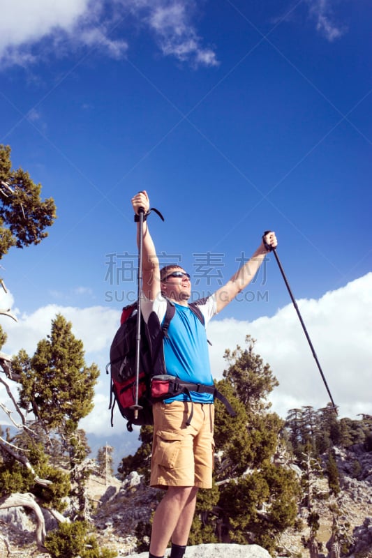 夏天,山,徒步旅行,背包,男人,垂直画幅,美,户外,海上航道,仅成年人