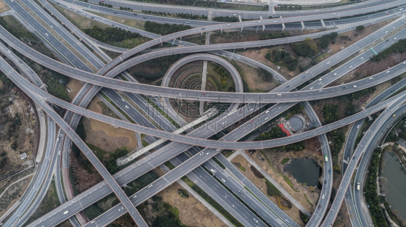公路,城市,高架道路,航拍视角,白昼,多云,高视角,陆用车,十字路口,无人机