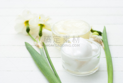spa美容,春天,水仙花,留白,水平画幅,无人,抗痘护理露,奶油,乡村风格,化妆用品