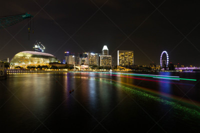 滨海湾 ,新加坡,都市风景,滨海艺术中心剧院,摩天轮,水平画幅,建筑,夜晚,无人,城市天际线