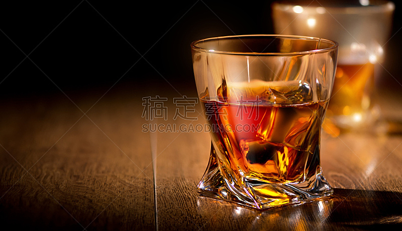 威士忌,玻璃杯,褐色,水平画幅,无人,玻璃,鸡尾酒,含酒精饮料,饮料,特写
