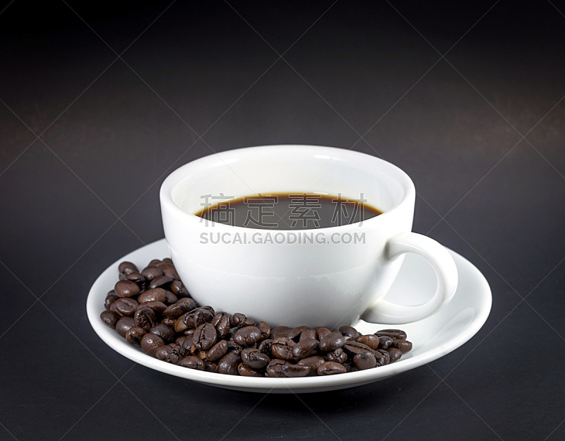 咖啡杯,豆,黑色背景,烤咖啡豆,褐色,水平画幅,无人,茶碟,早晨,饮料