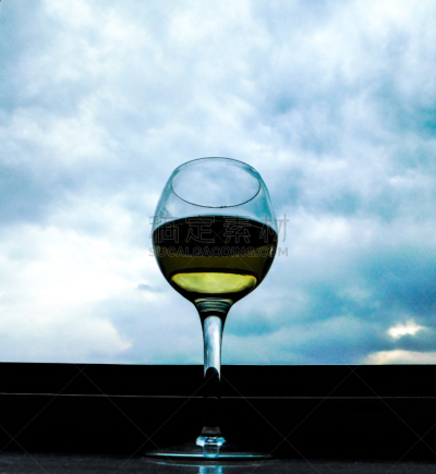 玻璃杯,酒瓶,垂直画幅,葡萄酒,天空,葡萄酒厂,壁纸样本,云,早晨,含酒精饮料