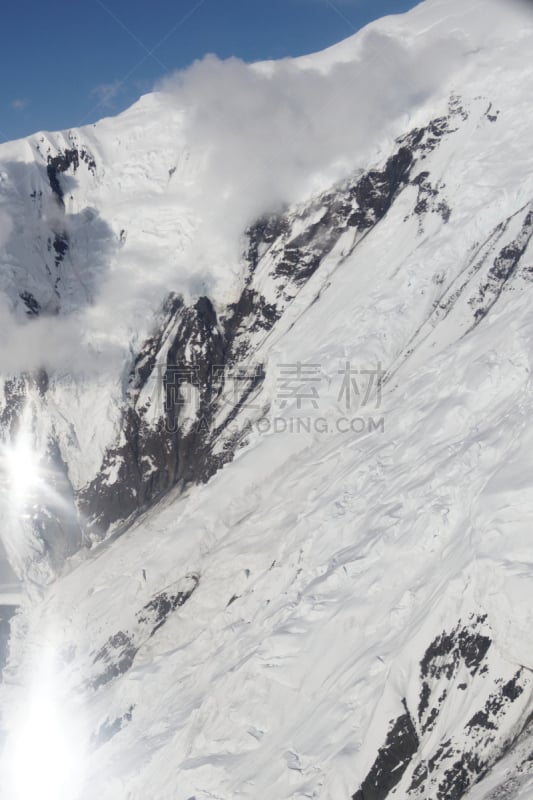 麦金利峰,航拍视角,阿拉斯加,自然,寒冷,雪山,垂直画幅,风景,云,图像