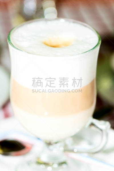 特写,卡布奇诺咖啡,马克杯,玻璃杯,透明,玛琪雅朵咖啡,垂直画幅,奶制品,无人,奶油