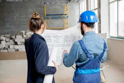 建筑承包商,女商人,建筑工地,办公室,水平画幅,顾客,男性,仅成年人,建筑业,工业