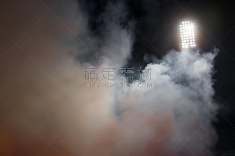 泛光照明,烟,有奖电视大赛主持人,橄榄球,棒球,球,休闲活动,能源,夜晚,灯
