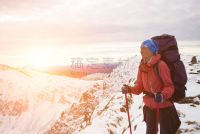 山脉,旅游目的地,背包,女孩,美,青少年,水平画幅,旅行者,户外,决心