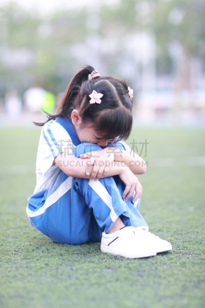 女孩,学校操场,黑发,中国人,儿童,仅儿童,6岁到7岁,4岁到5岁,学生,未成年学生