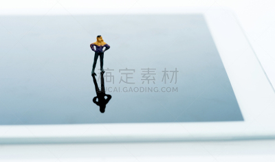 小雕像,平板电脑,女人,留白,工业,白色,瓷器,两手叉腰,技术,触控板