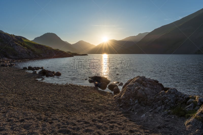 阳光光束,金色,山顶,瓦斯特湖,大盖博山,英格兰湖区,水,天空,水平画幅,无人