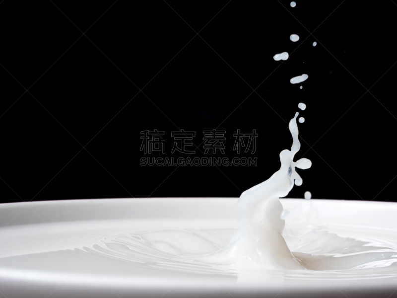杯,牛奶,黑色背景,水平画幅,无人,钙,奶昔,奶油,湿,纯净