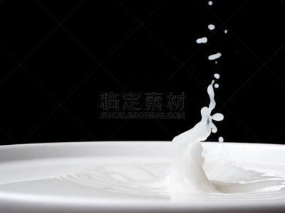 杯,牛奶,黑色背景,水平画幅,无人,钙,奶昔,奶油,湿,纯净