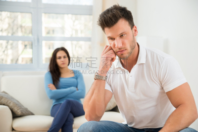 青年男人,女人,沮丧,散焦,前面,家庭问题,不理的,年轻双亲,悲痛,水平画幅