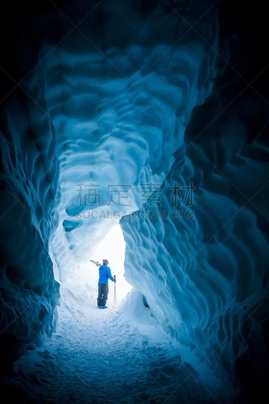 洞穴,滑雪运动,冰,滑雪靴,冰河,滑雪度假,垂直画幅,雪,旅行者,偏远的