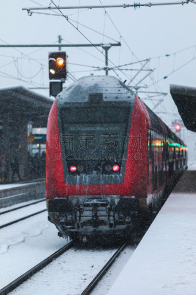 大风雪,火车,车站月台,静止的,白昼,寒冷,环境,雪,天气,交通方式