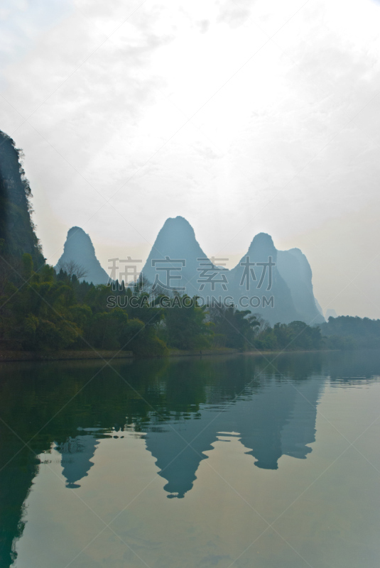 桂林,地形,漓江,冬天,垂直画幅,水,天空,山,运河,旅行者