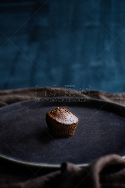 巧克力酥皮松饼,暗色,背景聚焦,垂直画幅,选择对焦,褐色,纹理效果,无人,组物体,巧克力脆饼