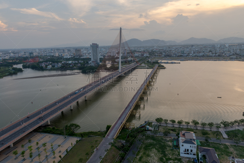 Da Nang, Vietnam – Business and Administrative District of Da Nang city on the Han River during night with night views. Picture taken on Apr 2018