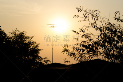 太阳,住房,电视机,电缆,餐具,天空,望远镜,水平画幅,形状,美人