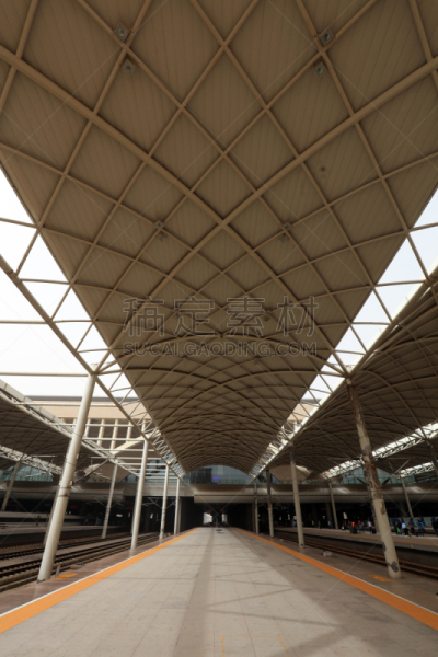 车站月台,建筑结构,注意高压标志,垂直画幅,交通,电源,图像,石家庄,无人,遮阳篷