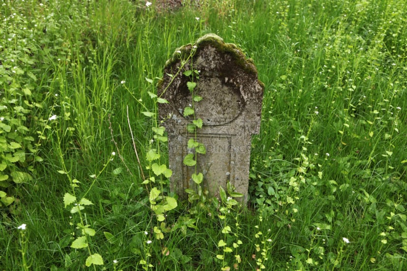 被抛弃的,墓碑,墓地,过时的,平衡折角灯,灵性,水平画幅,无人,夏天,拆毁的