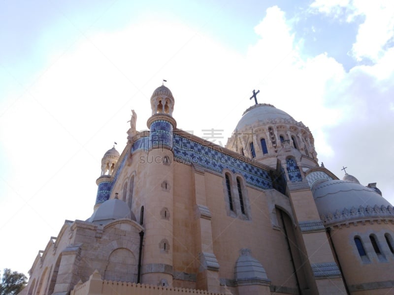 The Cathedral of Notre Dame d’Afrique stands high above the city of Algiers, overlooking the sea. A mixture of Roman and Byzantine styles of architecture, with Moorish influences, it is a magnificent edifice built between 1858 and1872 when Algeria was occ