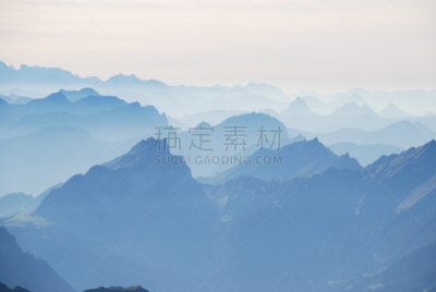 瑞士阿尔卑斯山,雾,山景城,天空,留白,水平画幅,无人,早晨,户外,空的