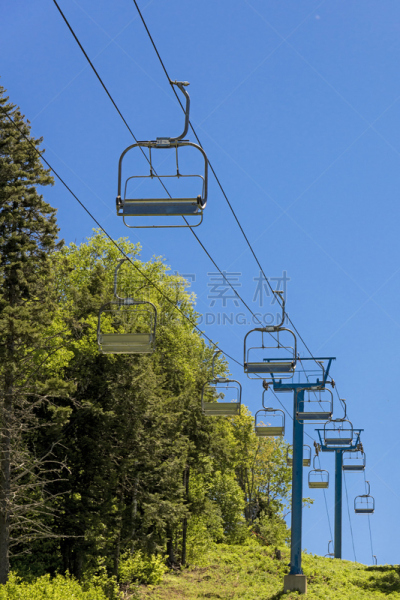 滑雪缆车,夏天,滑雪坡,垂直画幅,天空,留白,座位,休闲活动,山,户外