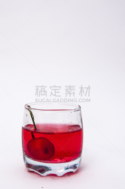 樱桃,雷尼优系,醉樱桃,欧洲酸樱桃,泥墙画,开胃酒,垂直画幅,芳香的,枝繁叶茂,鸡尾酒