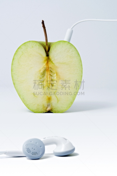 自然,音乐,电缆,垂直画幅,一次性物品,桌上玩具,电插头,进行中,水果,有线的
