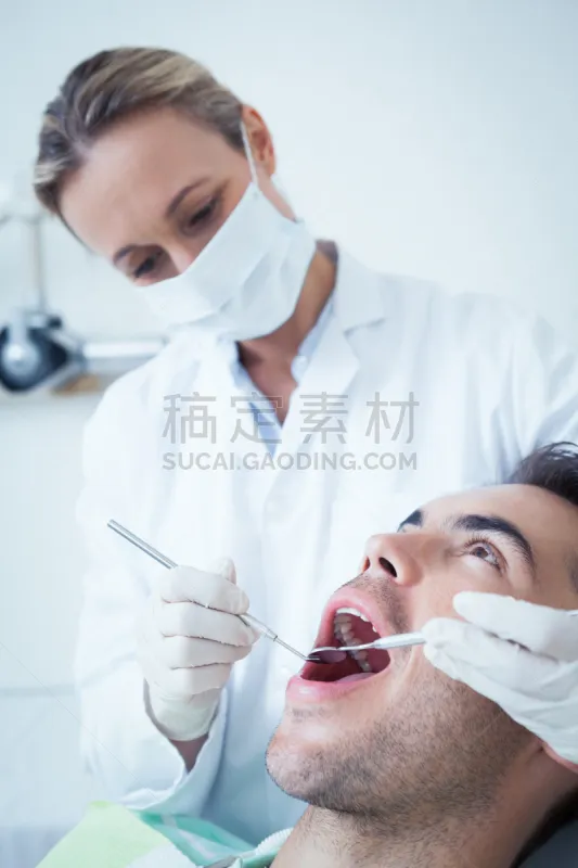 牙医 人的牙齿 女性 垂直画幅 30到39岁 椅子 白人 男性 前景聚焦图片素材下载 稿定素材 牙医 人的牙齿 女性 垂直画幅 30到39岁 椅子 白人 男性 前景聚焦图片素材下载 稿定素材