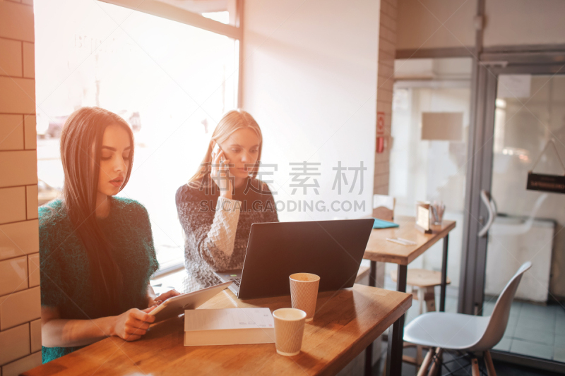儿童,女孩,女商人,博客,一个人,团队,会议,咖啡馆,出示,工作
