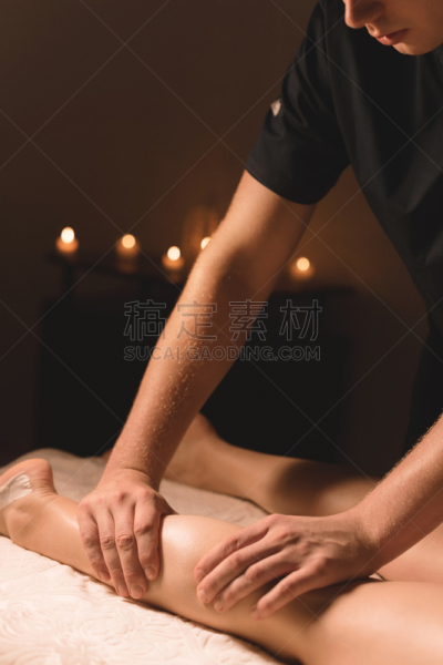 女性,美容院,手,特写,蜡烛,spa美容,人类小腿,腿,暗房,按摩