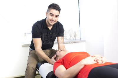 女人,住宅房间,男人,心理健康专业人员,青年人,疝,情绪压力,运动,专业人员