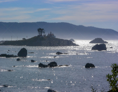 灯塔楼,电池,铁路枢纽,柏树,海岸线,岩石,天空,沙子,自然,建筑外部