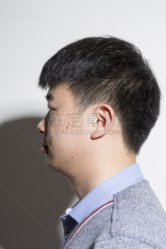 青年男人,仿旧磨损的效果,垂直画幅,留白,巨大的,家庭生活,仅男人,仅成年人,工作室,青年人