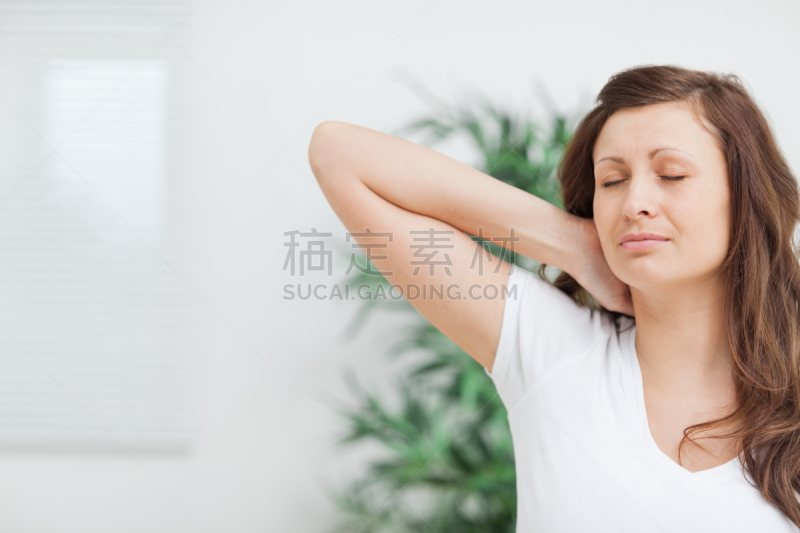 脖子,女人,手,痛苦,正面视角,水平画幅,白人,仅成年人,长发,部分