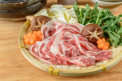 日式炖菜,日本,寿喜烧,营养成分标签,波特派,涮涮锅,炖锅,日式火锅菜,胡萝卜,水平画幅