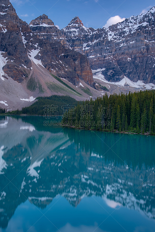 班夫,加拿大,湖,垂直画幅,阿尔伯塔省,梦莲湖,青绿色,雪,绿松石色,岩石
