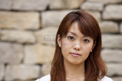 日本人,青年人,女人,正面视角,留白,水平画幅,注视镜头,21世纪,户外,图像