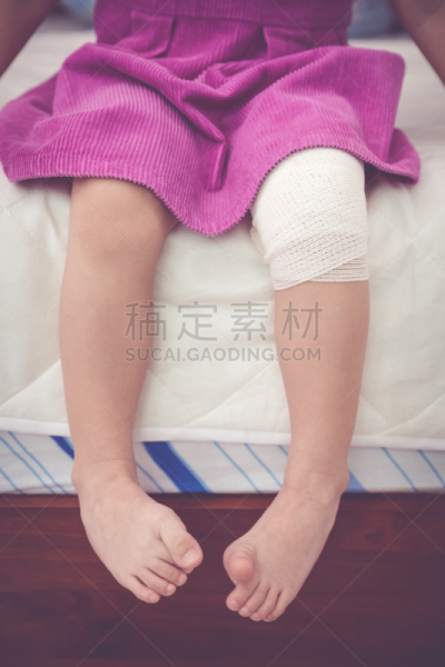 童年,膝,绷带,图像特效,垂直画幅,身体受伤,急救包,古典式,瘀伤,特写