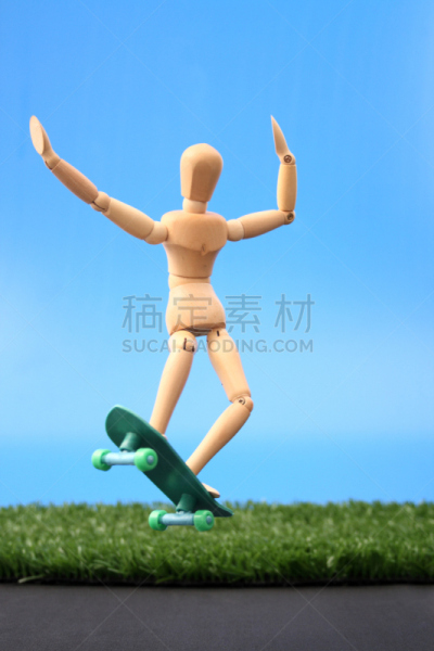 运动,经理,假人撞击测试,垂直画幅,注视镜头,塑胶,草,仅成年人,滑板